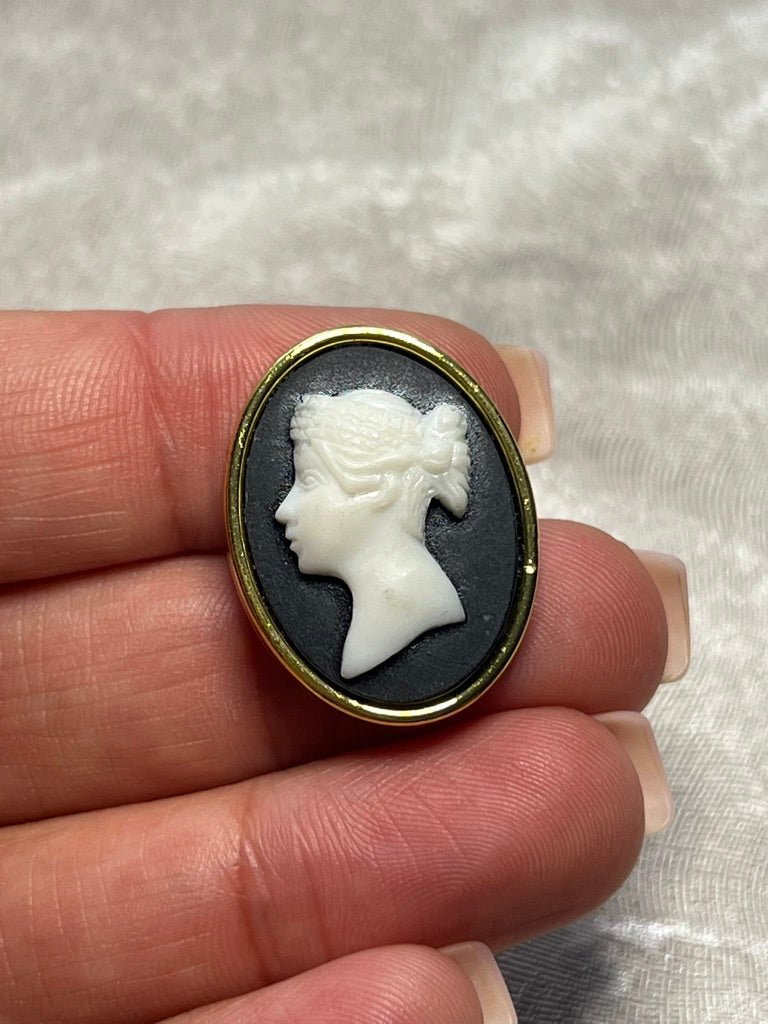 Vintage Cameo Brooch Gold Tone Black Oval Silhouette Pin
