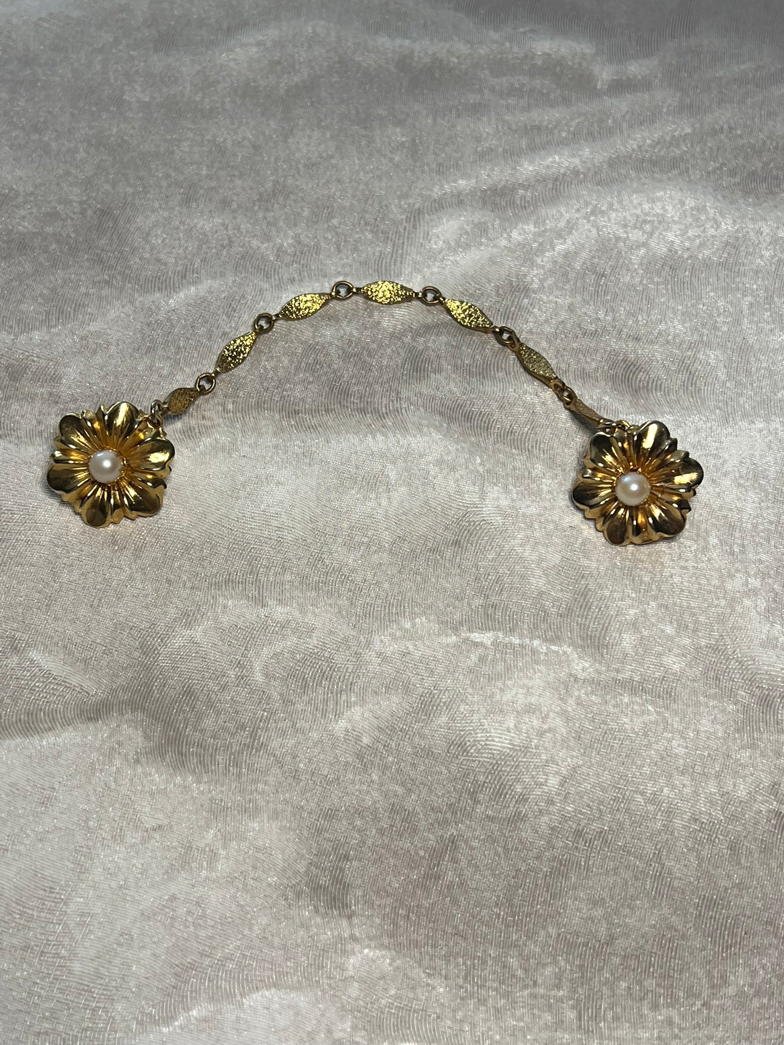 Vintage Gold Tone Sweater Clip with Faux Pearl Flower Details