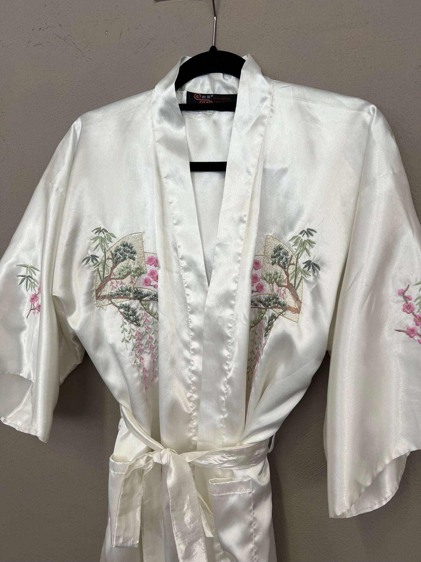 Vintage 80s Kimono Dressing Gown White Satin Embroidered Robe L