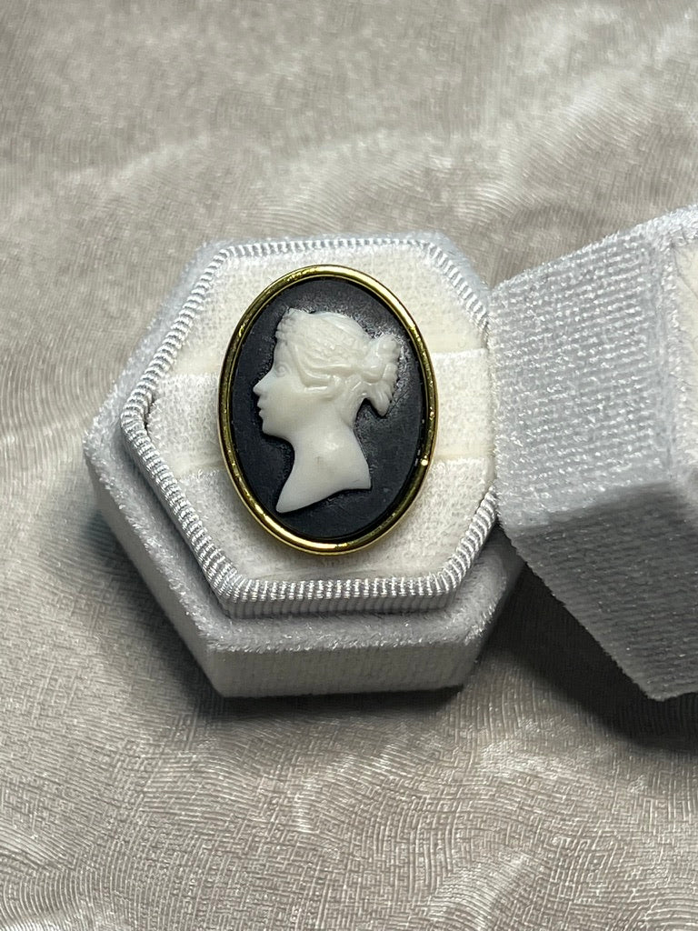 Vintage Cameo Brooch Gold Tone Black Oval Silhouette Pin