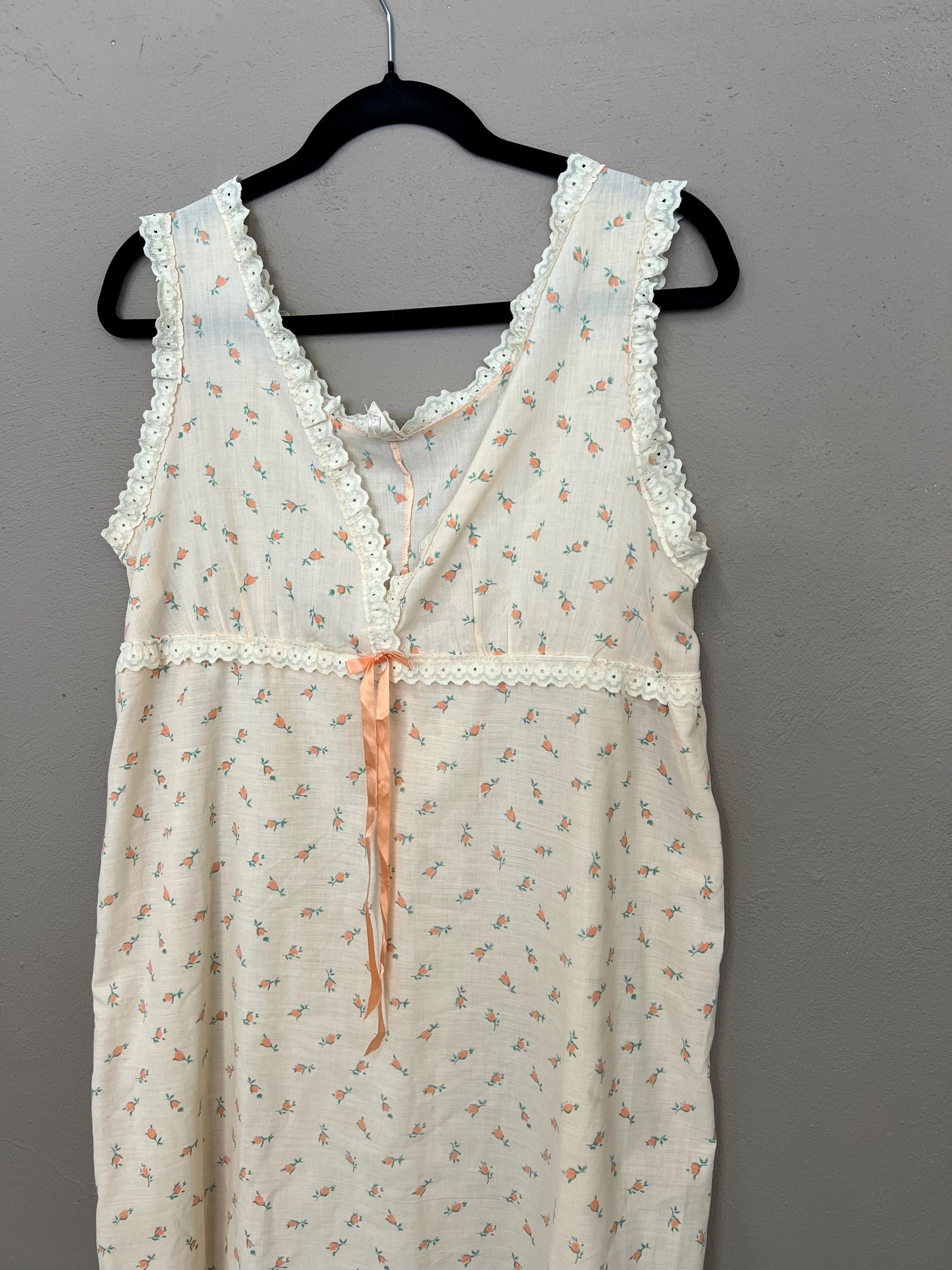 Floral Nightgown | Vintage 1970s | Maxi Length Night Dress | Cream Orange
