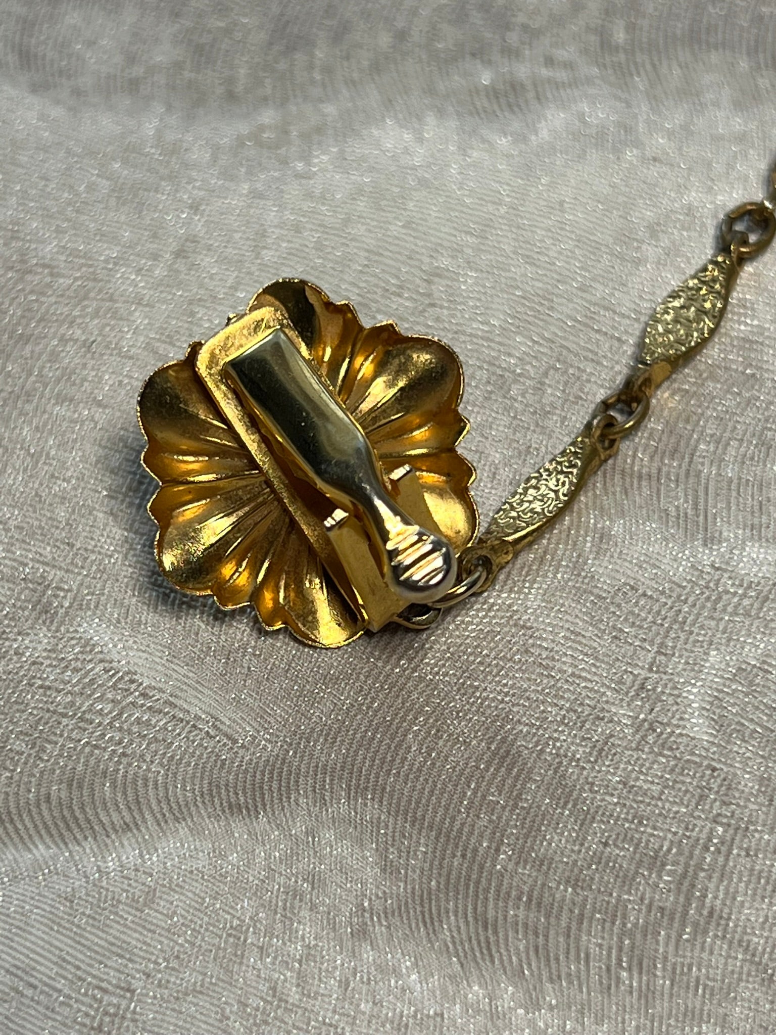 Vintage Gold Tone Sweater Clip with Faux Pearl Flower Details