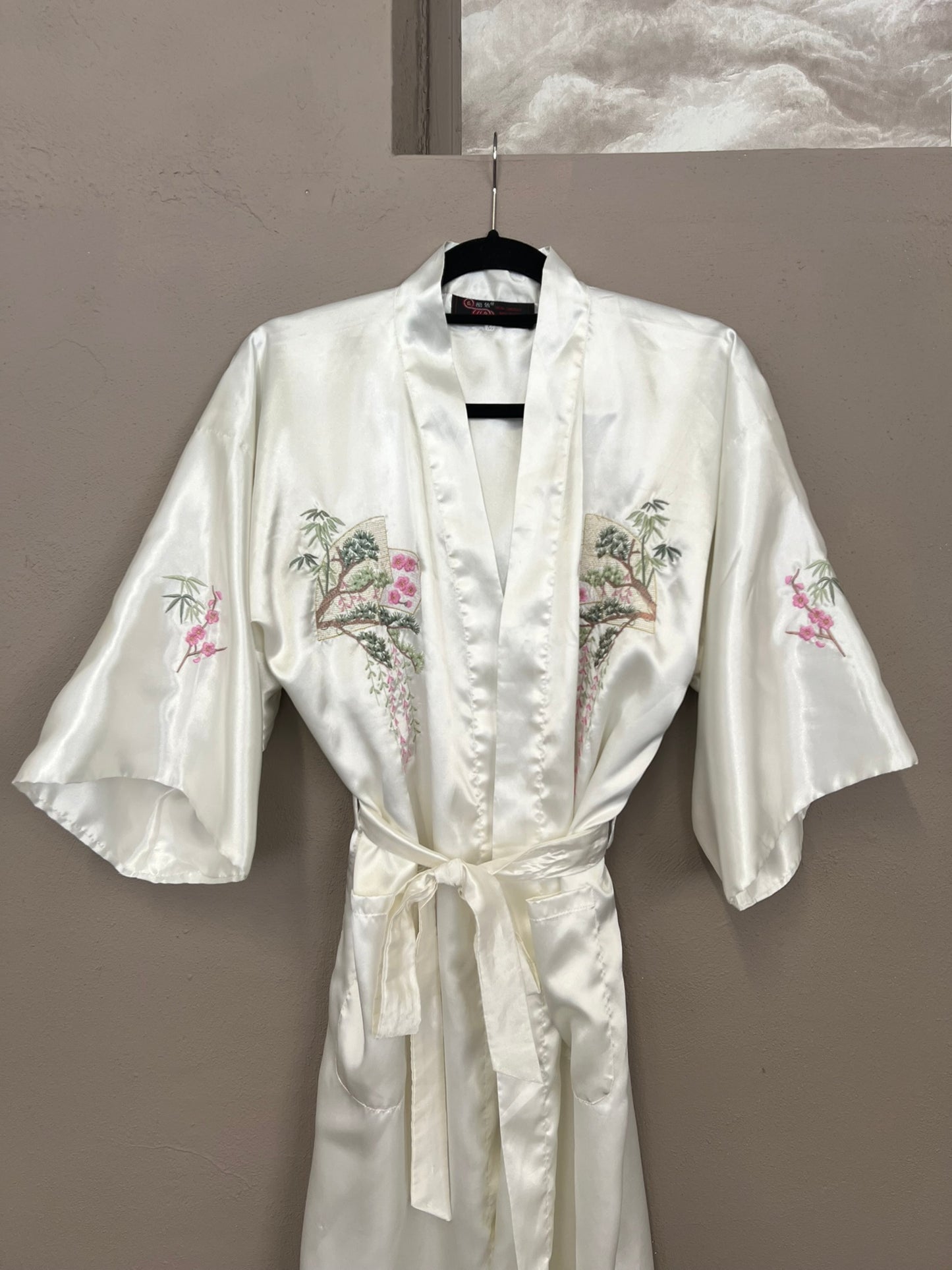 Vintage 80s Kimono Dressing Gown White Satin Embroidered Robe L