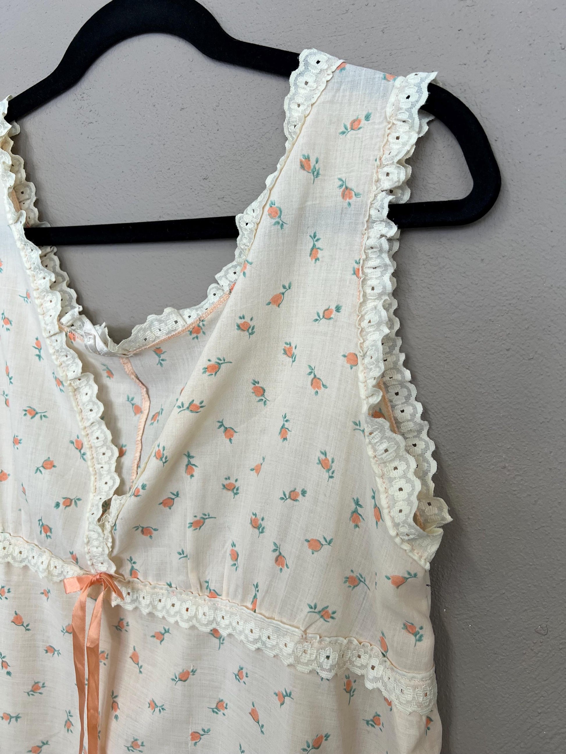 Floral Nightgown | Vintage 1970s | Maxi Length Night Dress | Cream Orange