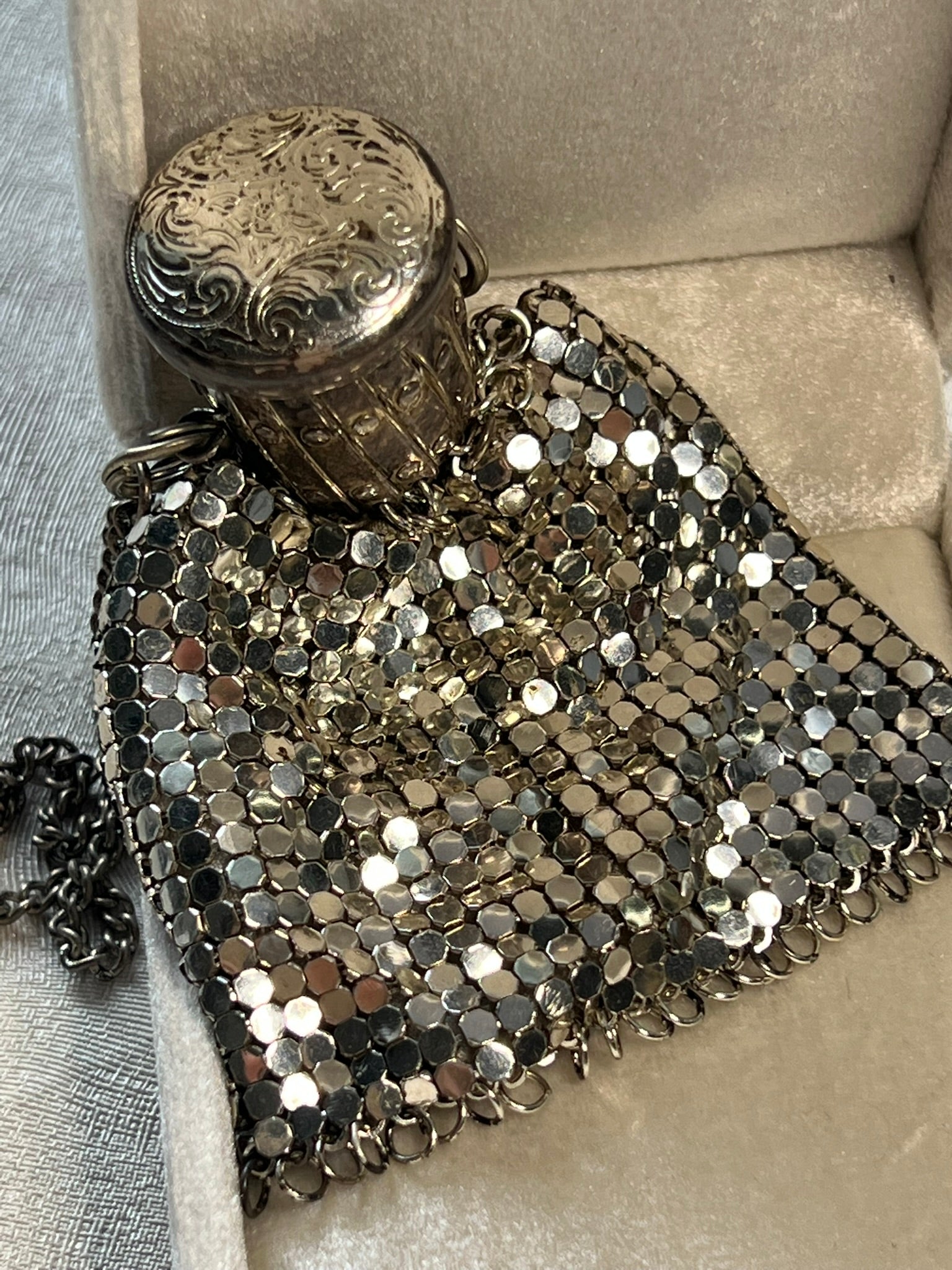 Antique 1900s Silver Mesh Coin Purse with Expanding Top and Floral Lid