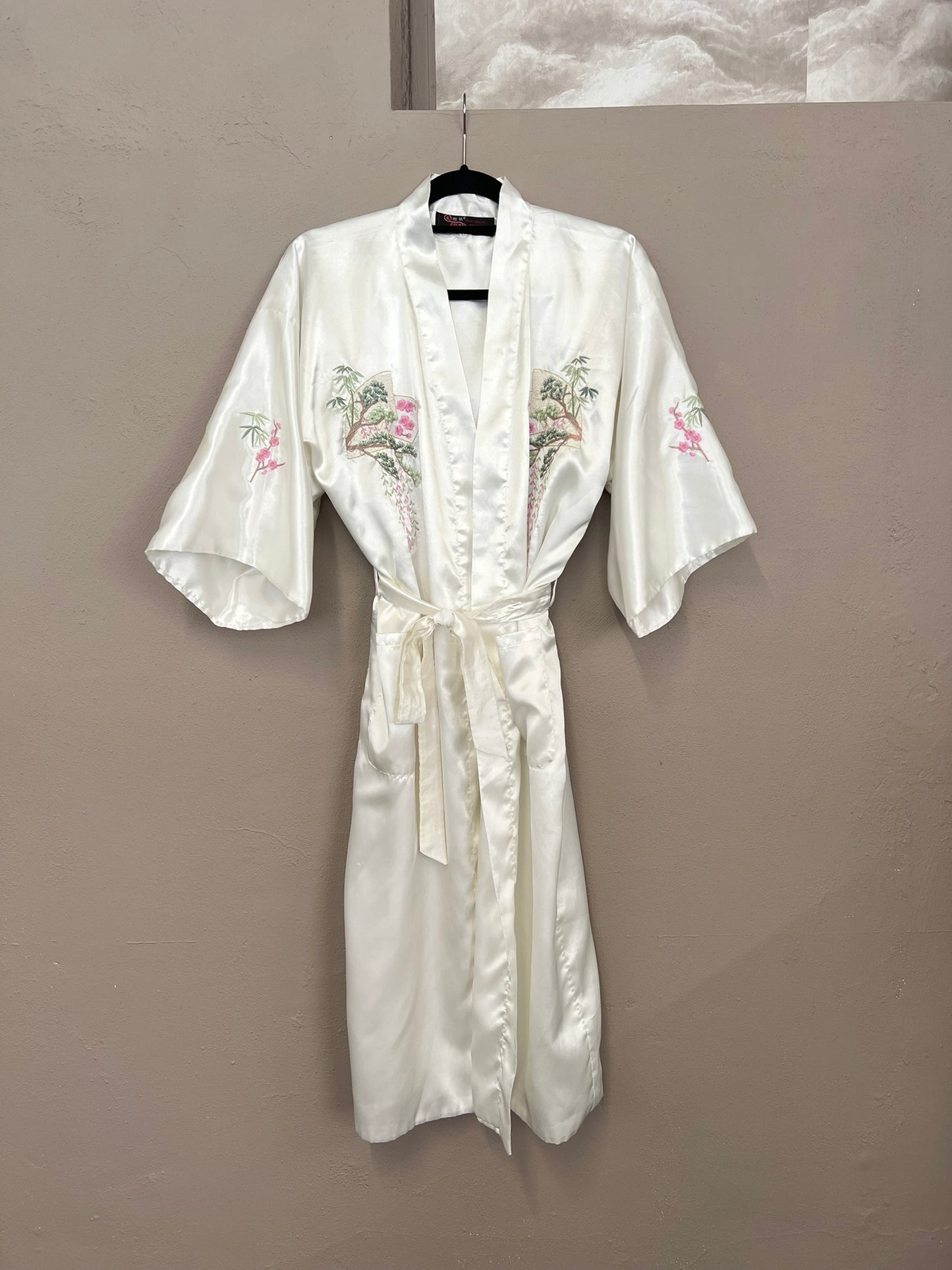 Vintage 80s Kimono Dressing Gown White Satin Embroidered Robe L